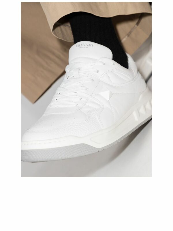 Sneakers With Rockstud Embellishment 3