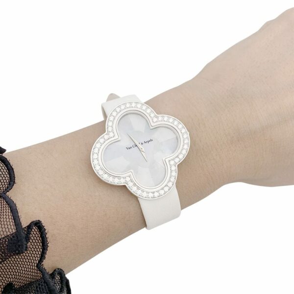 Montre Montre Van Cleef & Arpels, "Alhambra", or blanc, diamants. 58 Facettes 33313