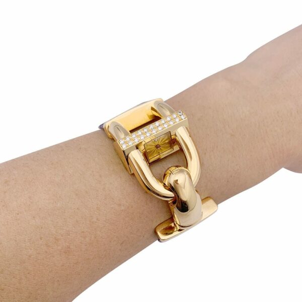 Montre Montre Van Cleef & Arpels "Cadenas" or jaune, diamants, cuir. 58 Facettes 33610