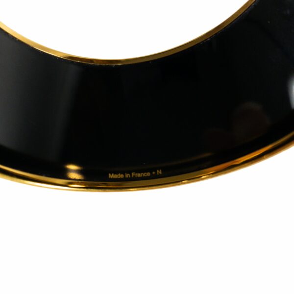 HM Extra-Wide Enamel Bangle White & Gold Printed - Image 4